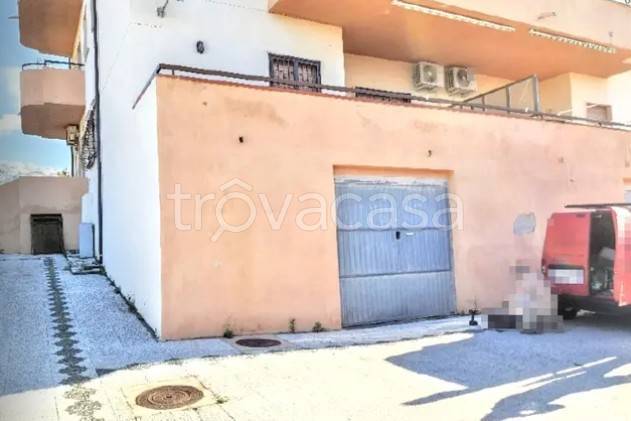 locale commerciale in vendita a Scalea