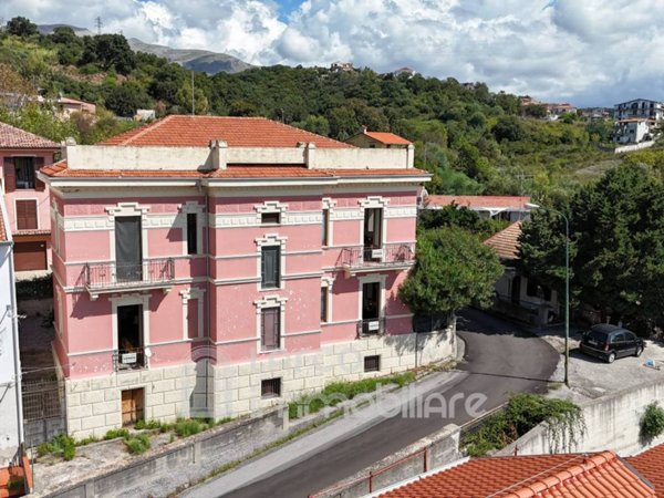 casa indipendente in vendita a Scalea