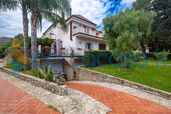 casa indipendente in vendita a Scalea
