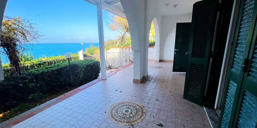 casa indipendente in vendita a Scalea