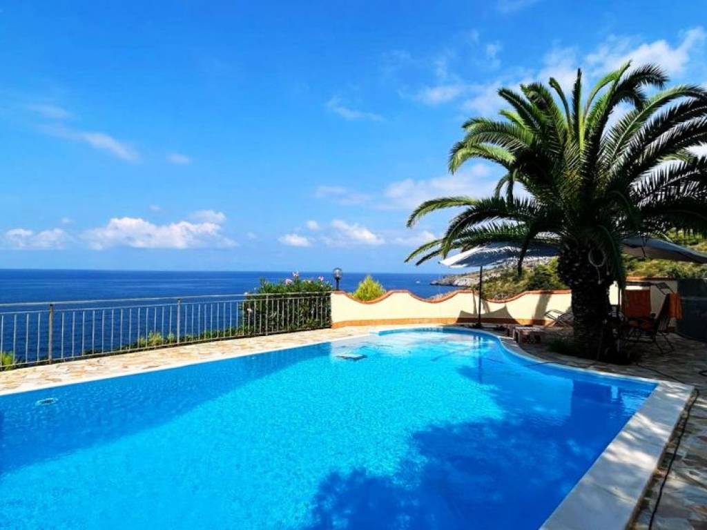 casa indipendente in vendita a Scalea