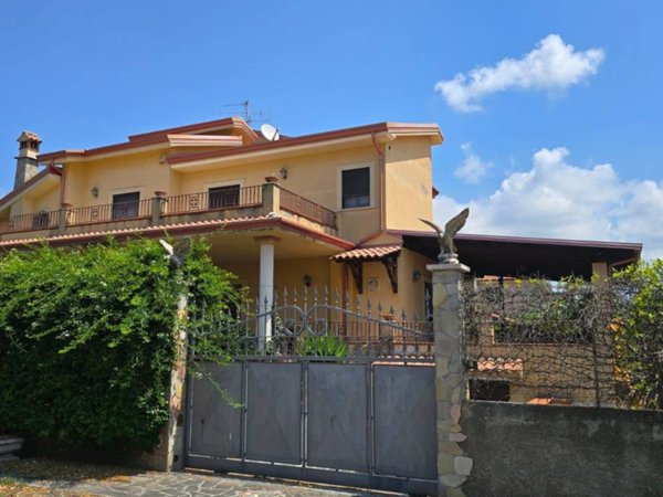 casa indipendente in vendita a Scalea