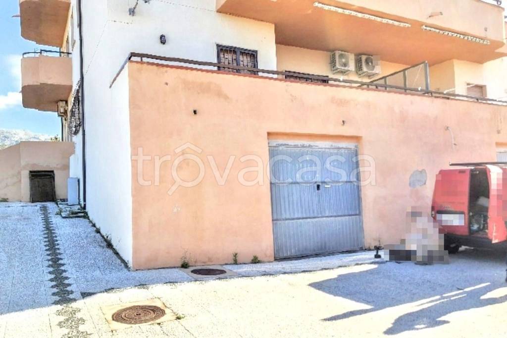 locale di sgombero in vendita a Scalea