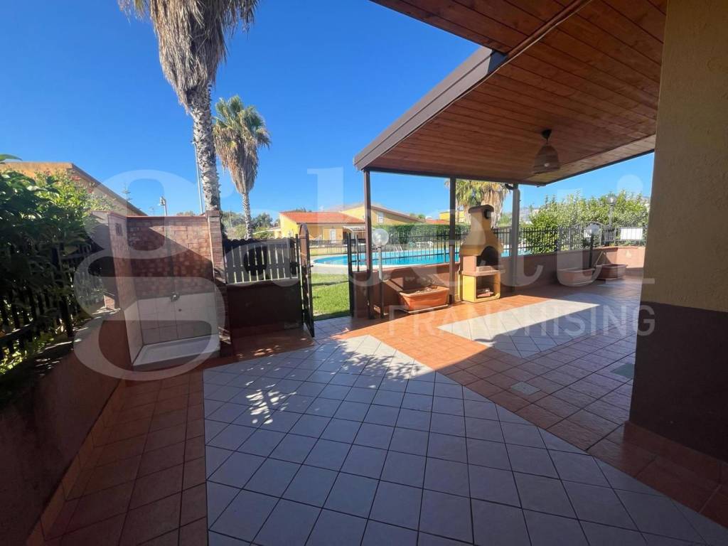 casa indipendente in vendita a Scalea