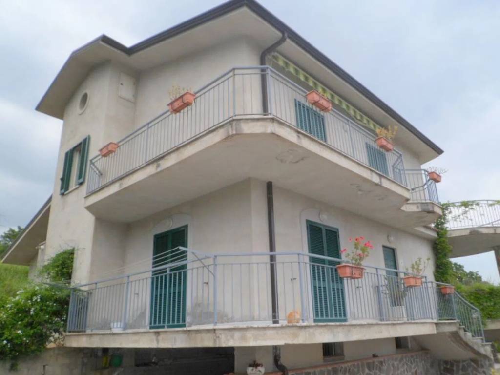 casa indipendente in vendita a Scalea