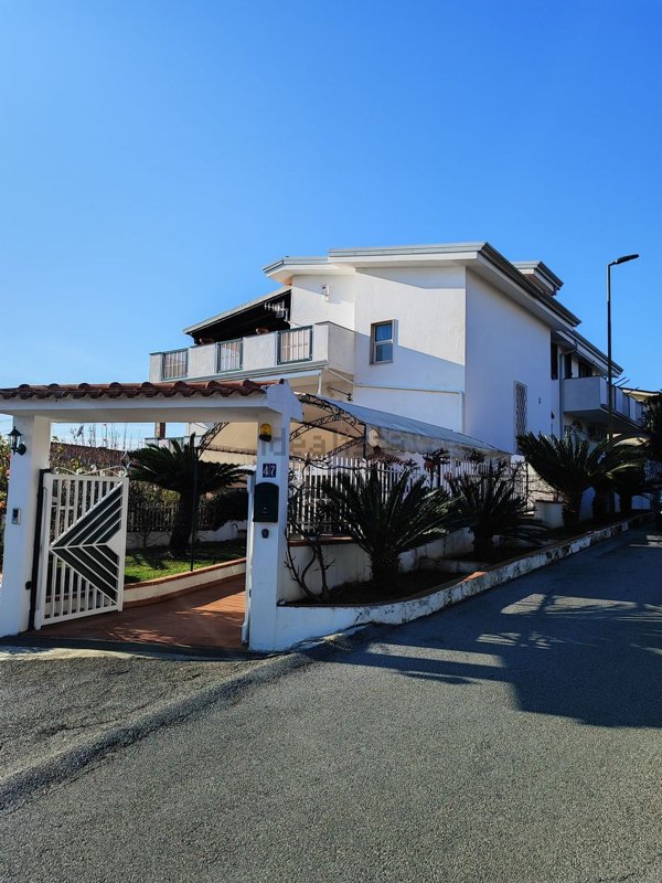 casa indipendente in vendita a Scalea