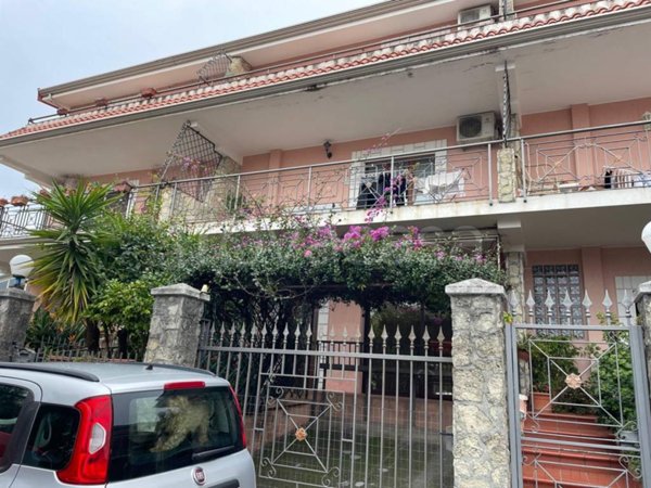 casa indipendente in vendita a Scalea
