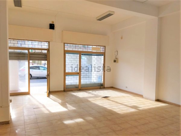 negozio in vendita a Scalea