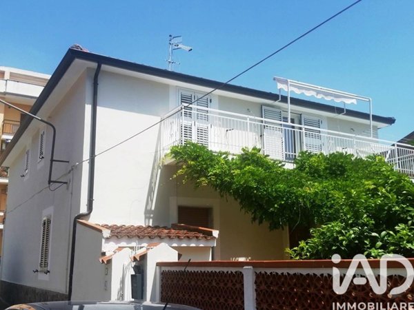 casa indipendente in vendita a Scalea