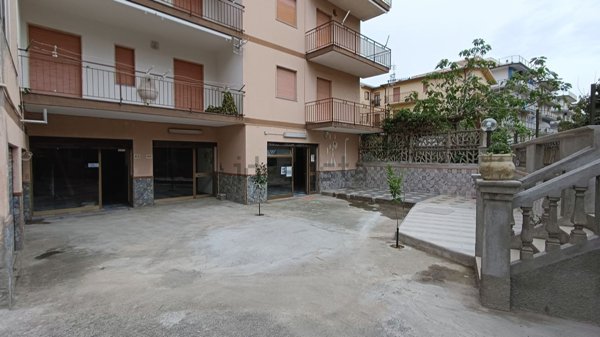 negozio in vendita a Scalea