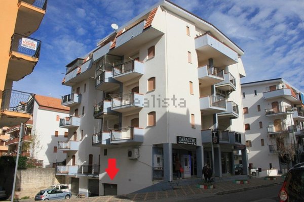 locale di sgombero in vendita a Scalea