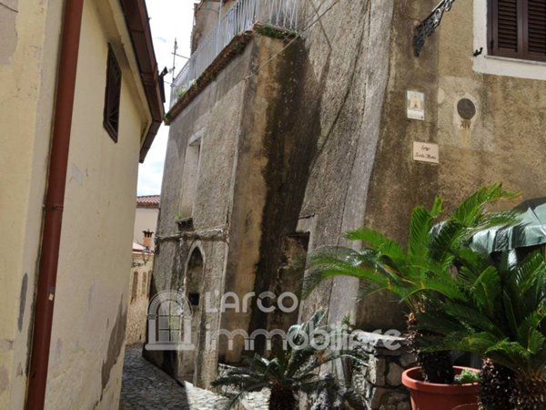 casa indipendente in vendita a Scalea