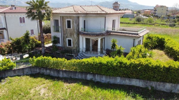 casa indipendente in vendita a Scalea