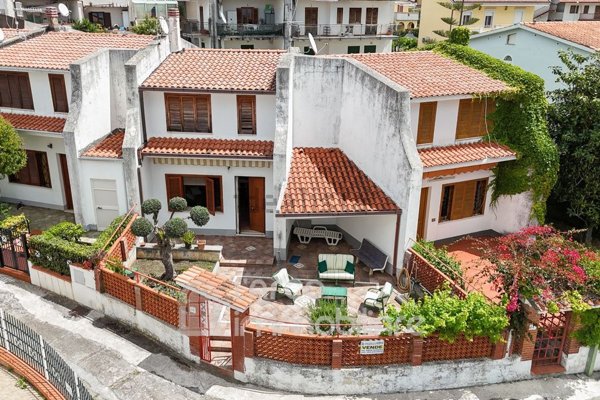 casa indipendente in vendita a Scalea