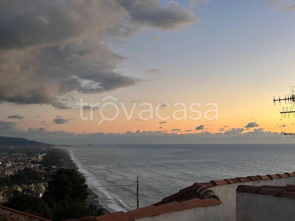 casa indipendente in vendita a Scalea