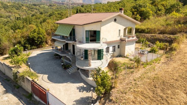 casa indipendente in vendita a Scalea