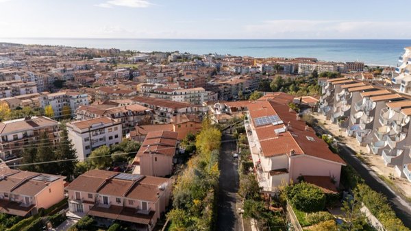 casa indipendente in vendita a Scalea