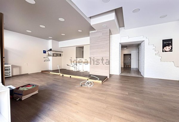 locale commerciale in vendita a Scalea