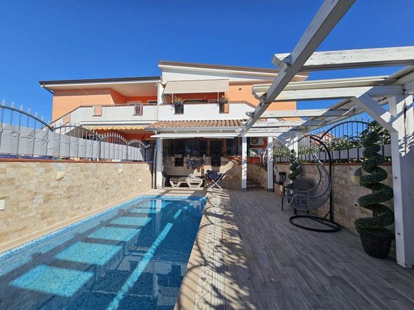 casa indipendente in vendita a Scalea