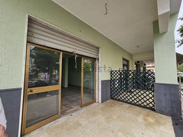 locale commerciale in vendita a Scalea