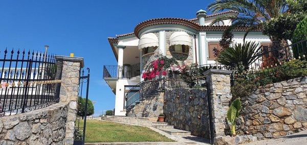 casa indipendente in vendita a Scalea