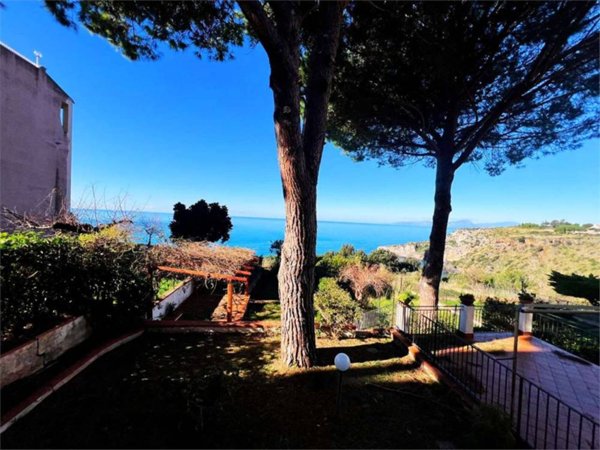 casa indipendente in vendita a Scalea