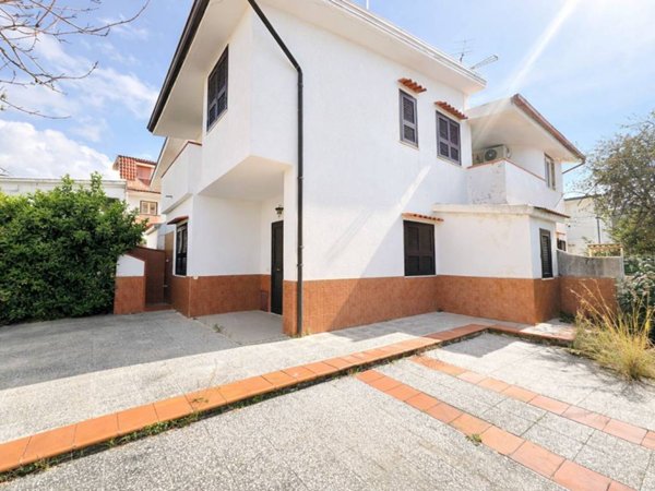 casa indipendente in vendita a Scalea