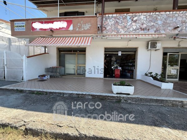 locale commerciale in vendita a Scalea