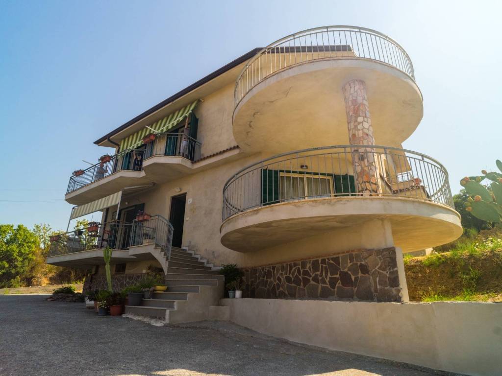 casa indipendente in vendita a Scalea