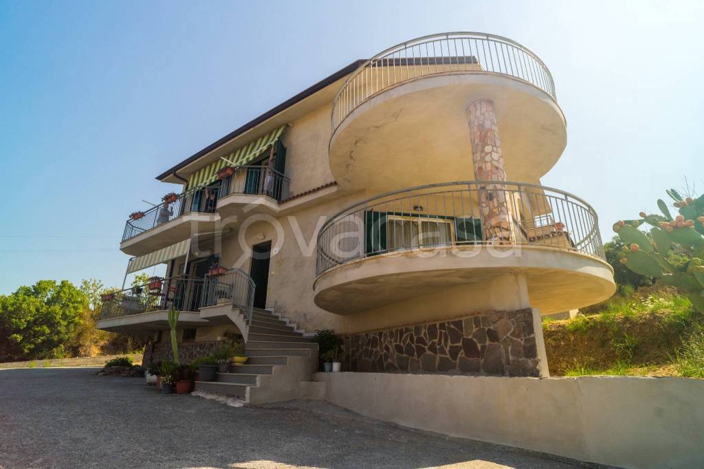 casa indipendente in vendita a Scalea