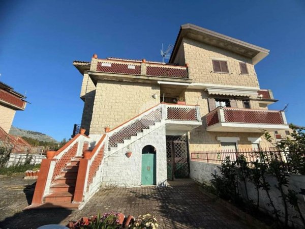 casa indipendente in vendita a Scalea
