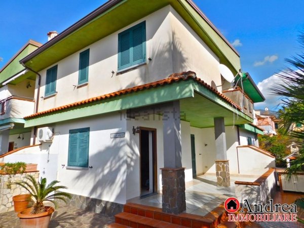 casa indipendente in vendita a Scalea