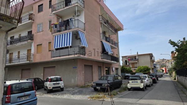 locale commerciale in vendita a Scalea