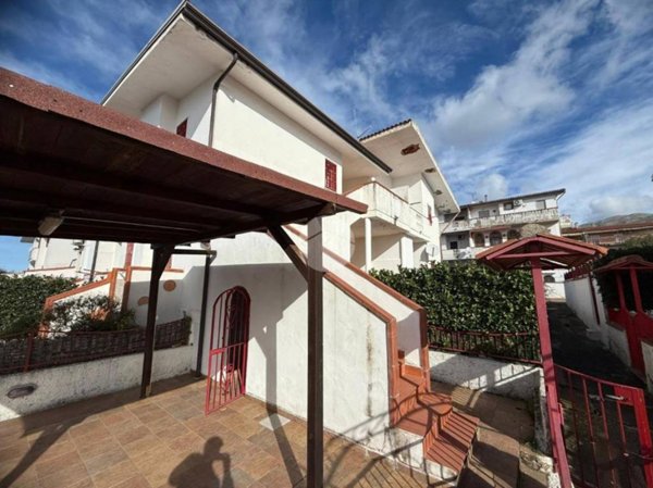 casa indipendente in vendita a Scalea