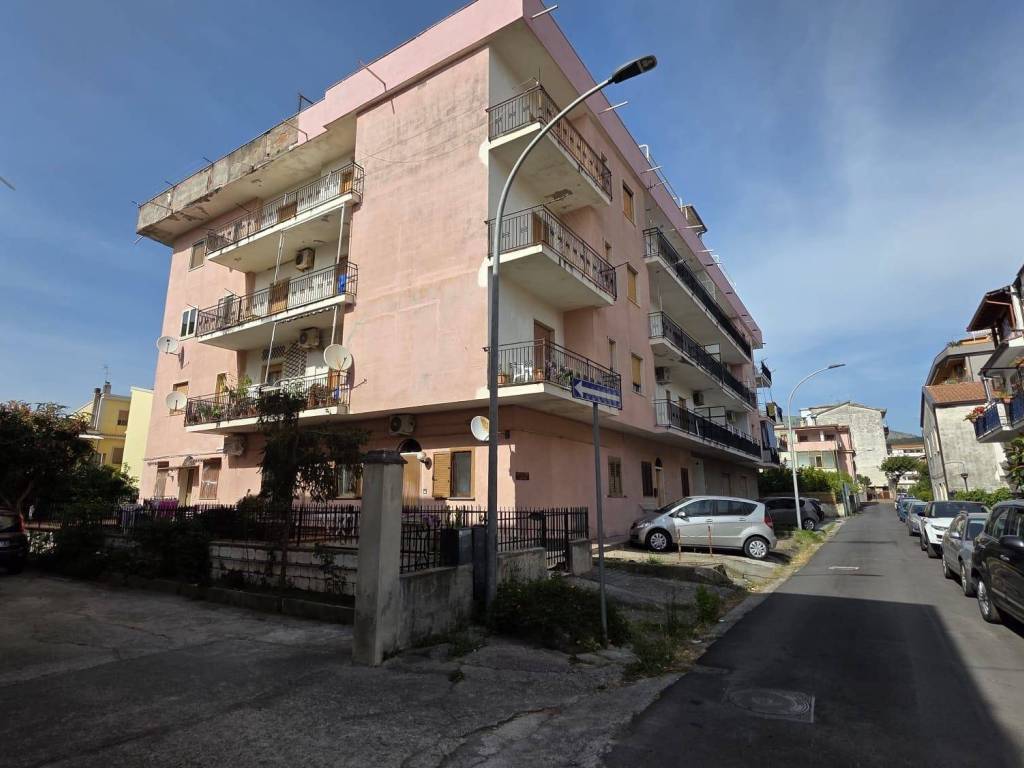 negozio in vendita a Scalea