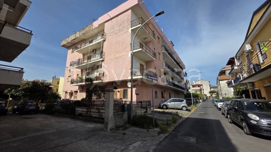 negozio in vendita a Scalea