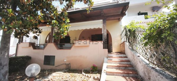 casa indipendente in vendita a Scalea