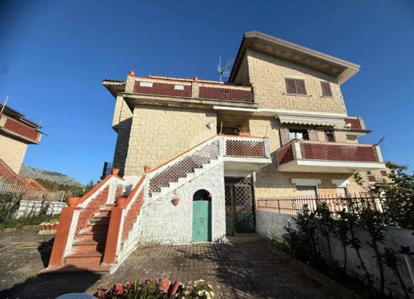 casa indipendente in vendita a Scalea