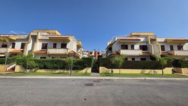 casa indipendente in vendita a Scalea