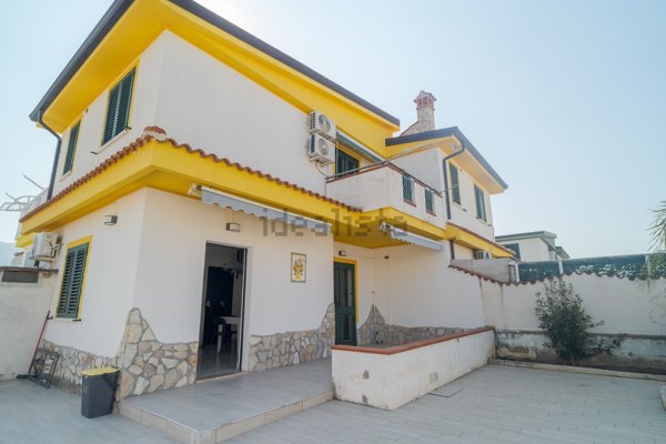 casa indipendente in vendita a Scalea