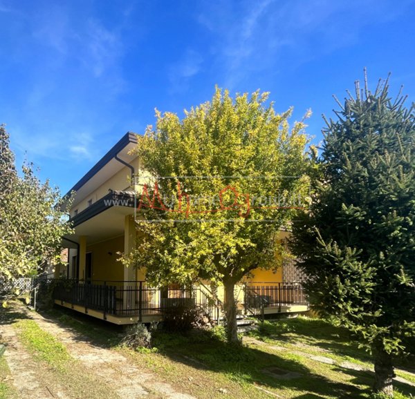 casa indipendente in vendita a Scigliano in zona Lupia