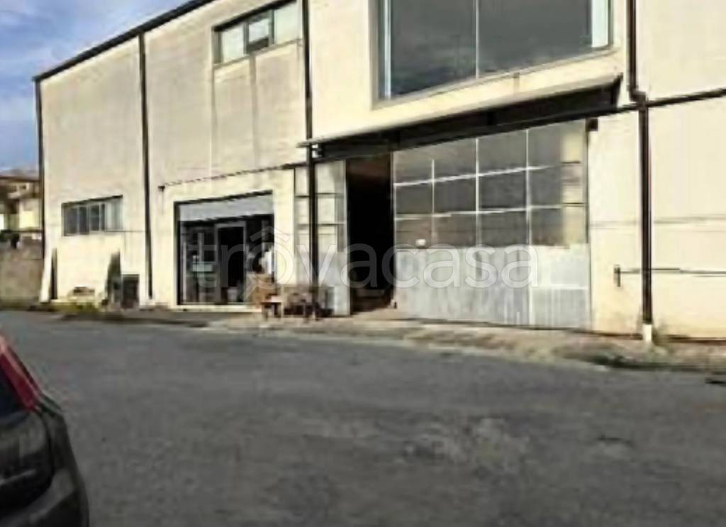locale commerciale in vendita a Spezzano Albanese