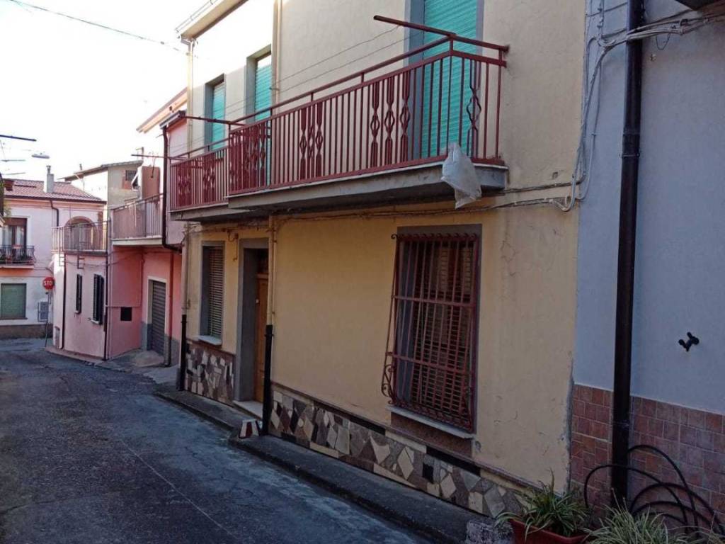 casa indipendente in vendita a Spezzano Albanese