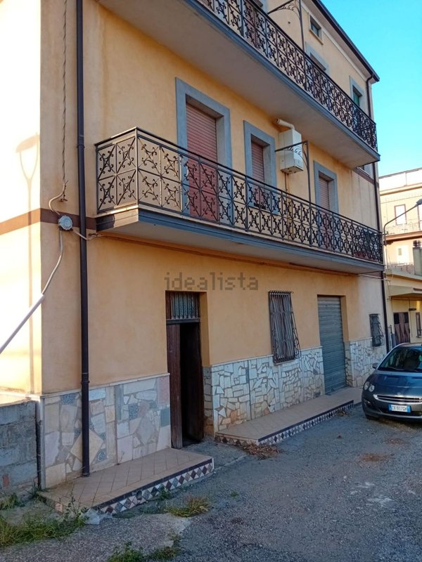 esavano in vendita a Spezzano Albanese