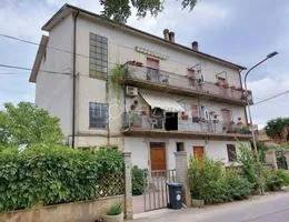 casa indipendente in vendita a Spezzano Albanese in zona Stazione