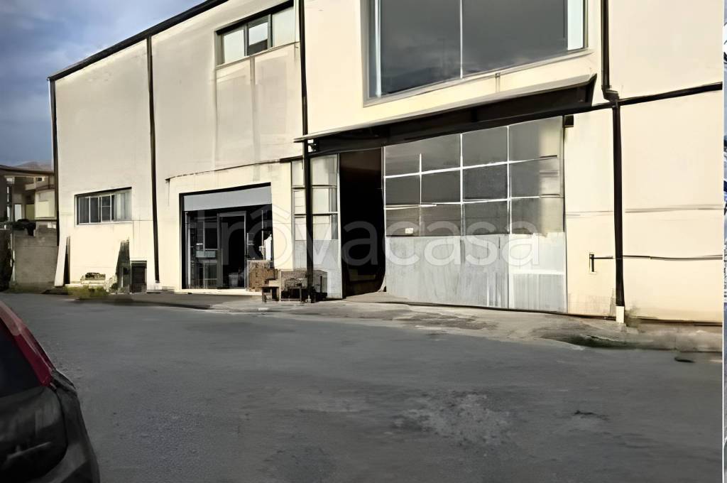locale commerciale in vendita a Spezzano Albanese