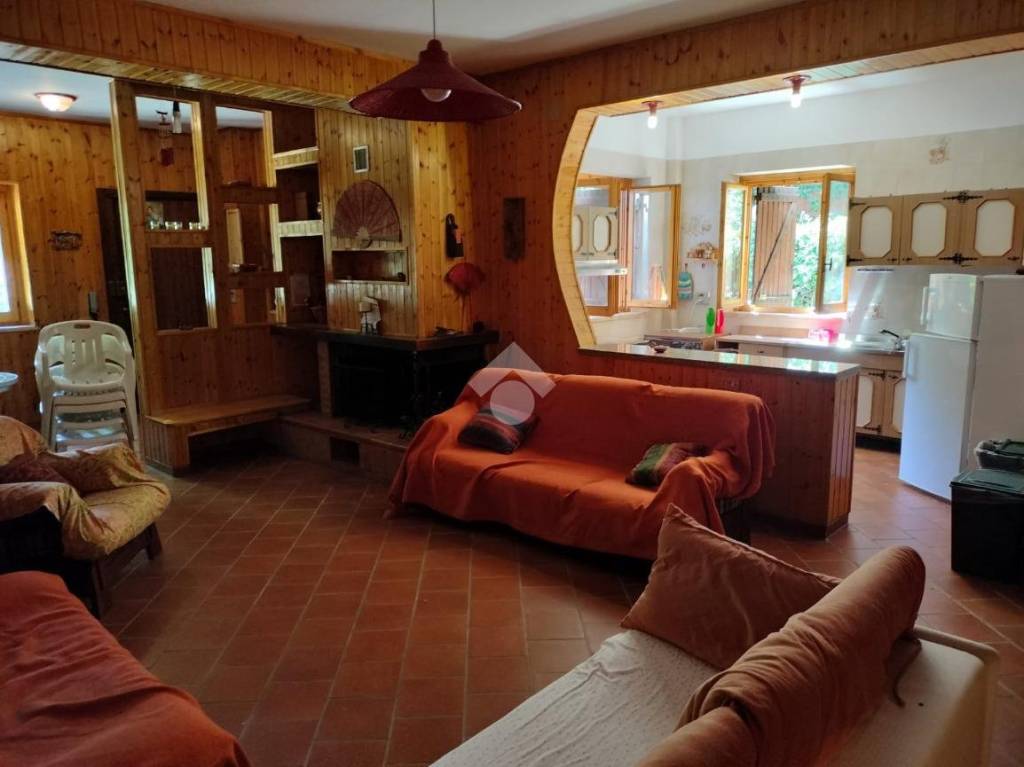 casa indipendente in vendita a Spezzano della Sila in zona Camigliatello Silano
