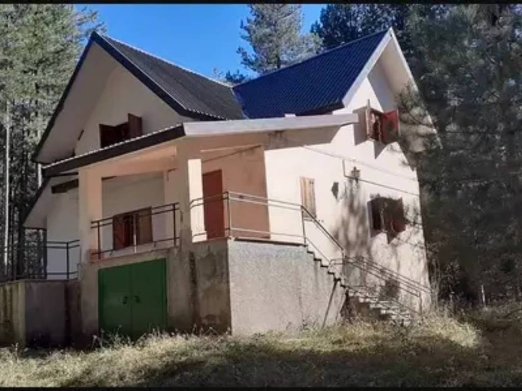 casa indipendente in vendita a Spezzano della Sila
