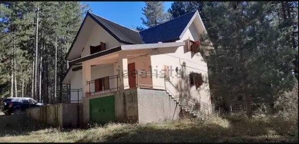 casa indipendente in vendita a Spezzano della Sila