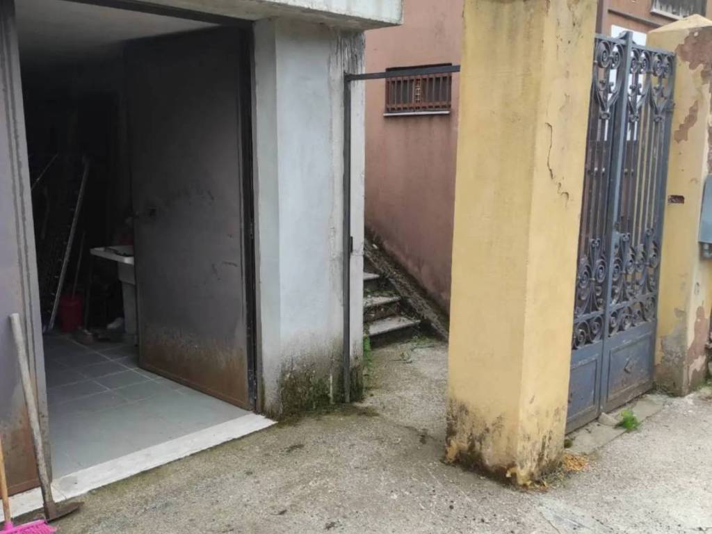 casa indipendente in vendita a Spezzano della Sila in zona Camigliatello Silano
